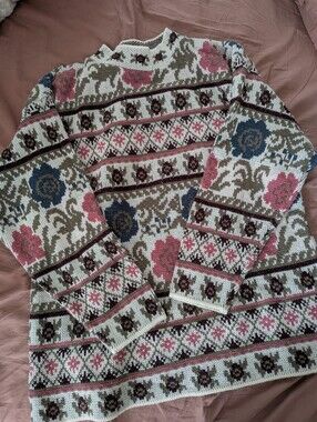 VTG 1980s floral sweater Nuggets brand